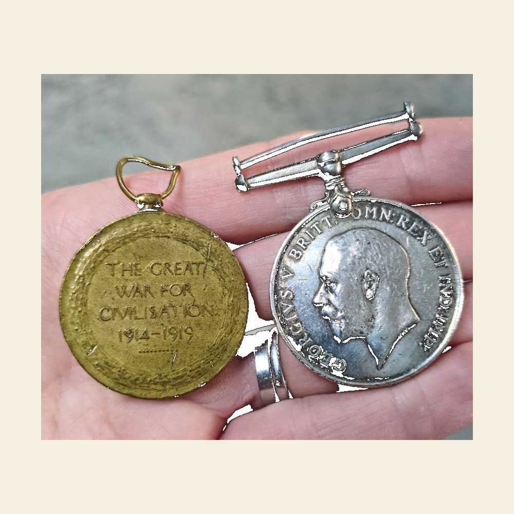 WW1 & WW2 Medals antiques we buy